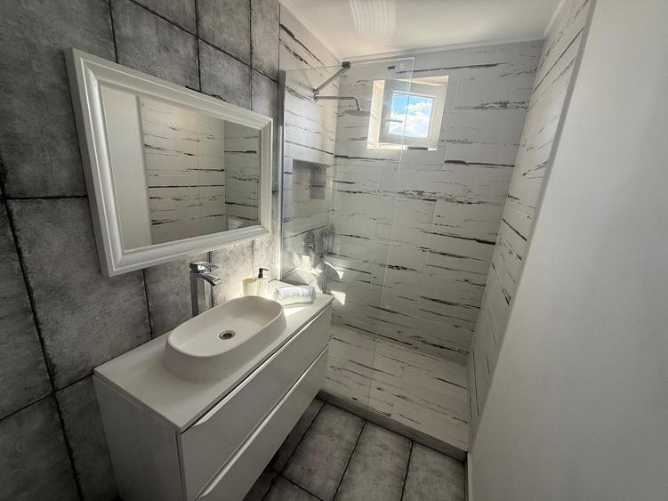 Apartament cu 3 camere semidecomandat în Viziru 1