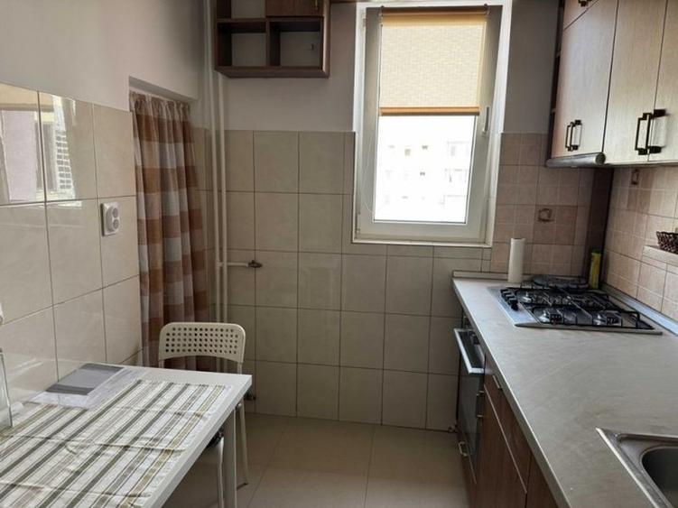 Apartament cu 2 camere decomandat, mobilat în Titan