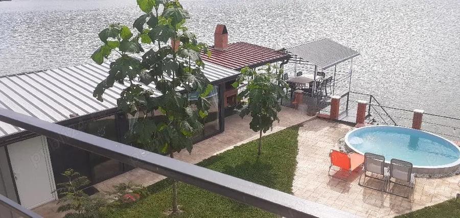 Casă cu 10 camere cu Teren 1100 Mp în Dubova