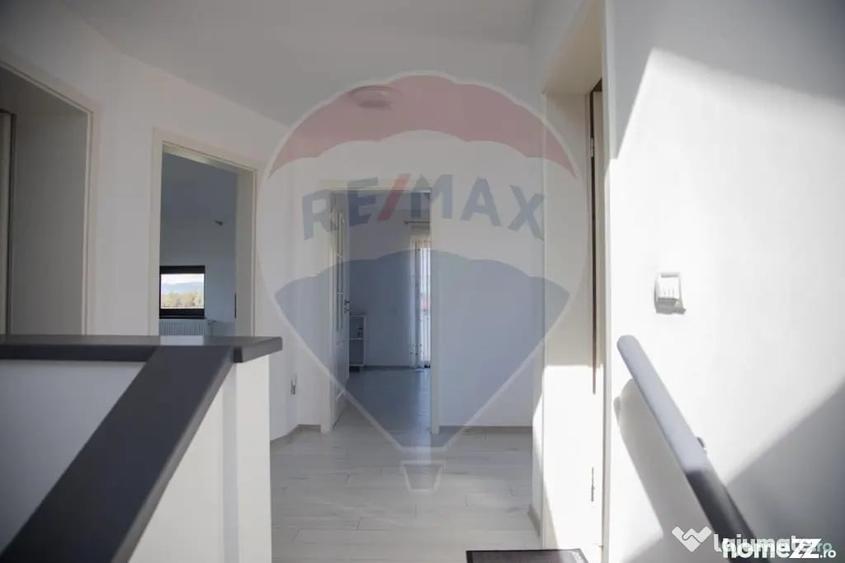 Casă cu 5 camere cu Teren 378 Mp în Sânpetru