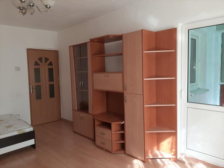 Garsonieră decomandată în Colentina