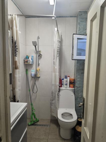 Casă individuală cu 9 camere cu Canalizare în Vatra Luminoasă