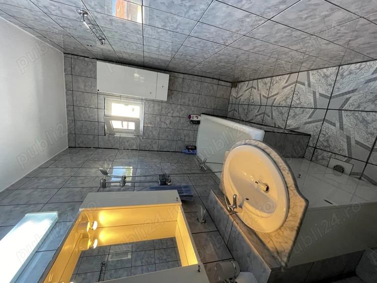 Apartament cu 3 camere decomandat în Petros