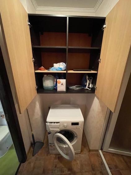 Apartament cu 3 camere semidecomandat, mobilat în Central