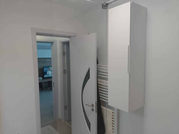 Apartament cu 2 camere semidecomandat, mobilat în Central