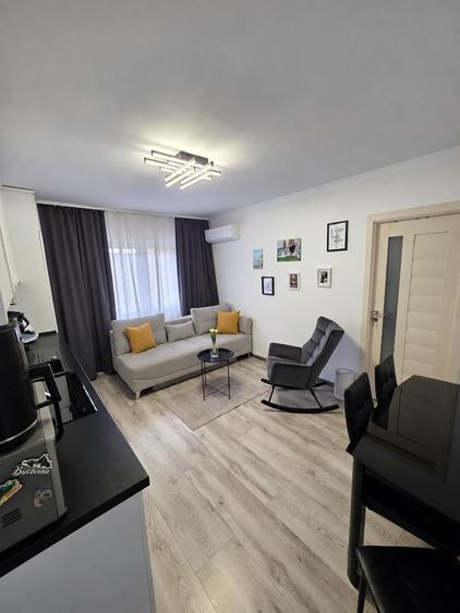 Apartament cu 2 camere decomandat în Central