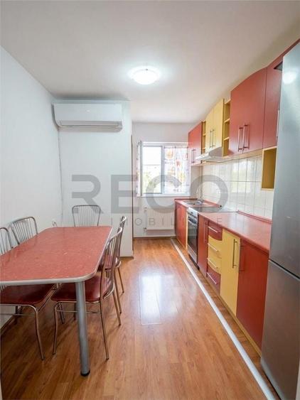 Apartament cu 3 camere decomandat în Cantemir