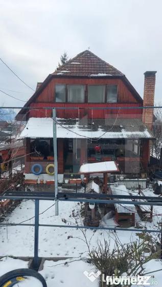 Casă cu 7 camere cu Teren 1580 Mp în Central