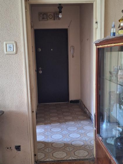 Apartament cu 3 camere semidecomandat în Giulești
