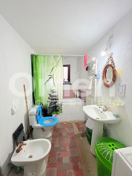 Casă individuală cu 3 camere cu Canalizare în Central