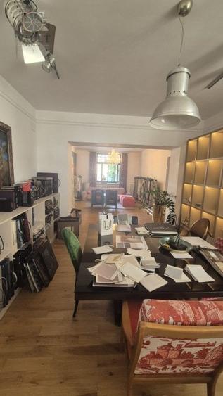 Apartament cu 5 camere semidecomandat în Moșilor