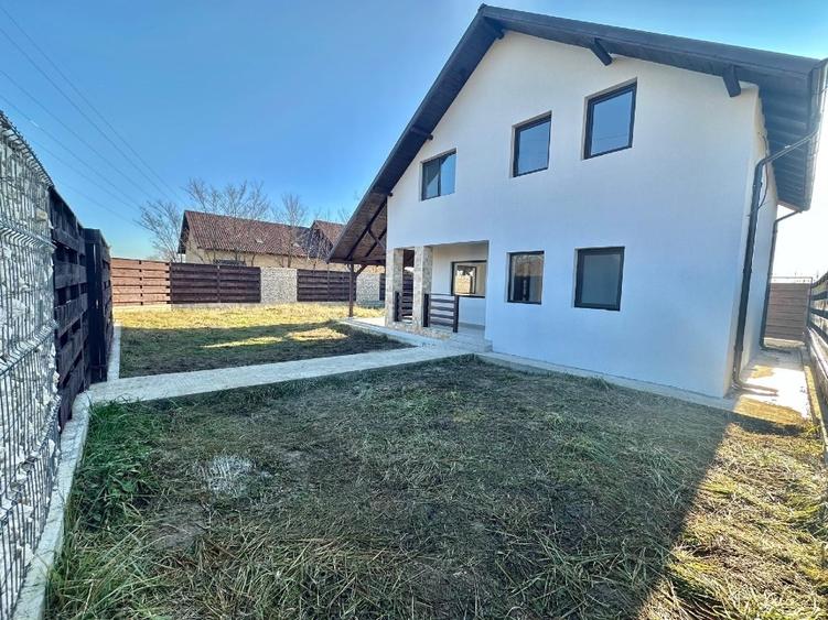 Casă individuală cu 5 camere cu Teren 400 Mp în Central