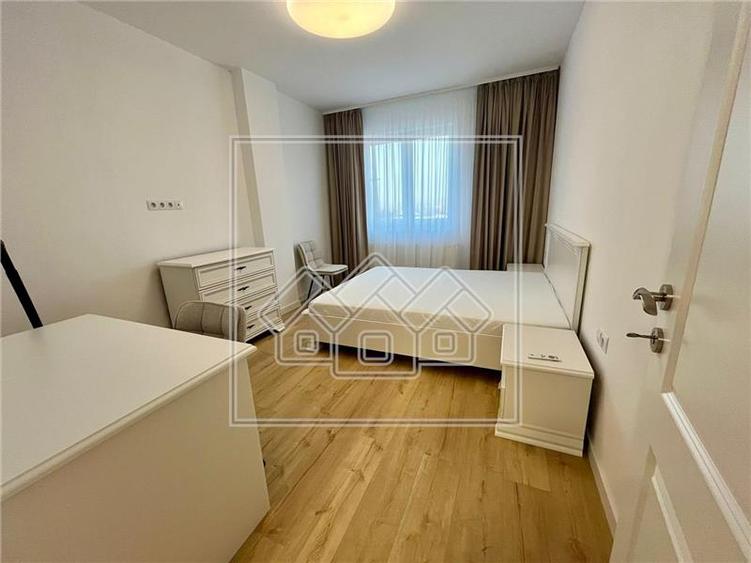 Apartament cu 3 camere nedecomandat în Trei Stejari