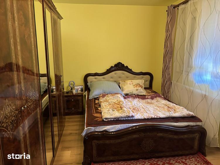 Casă cu 6 camere decomandat cu Teren 2700 Mp în Bocsig