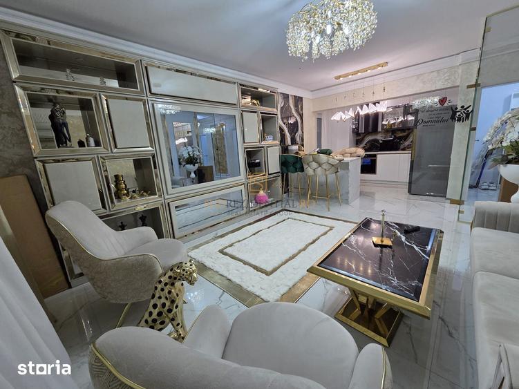 Apartament cu 4 camere decomandat în Metalurgiei