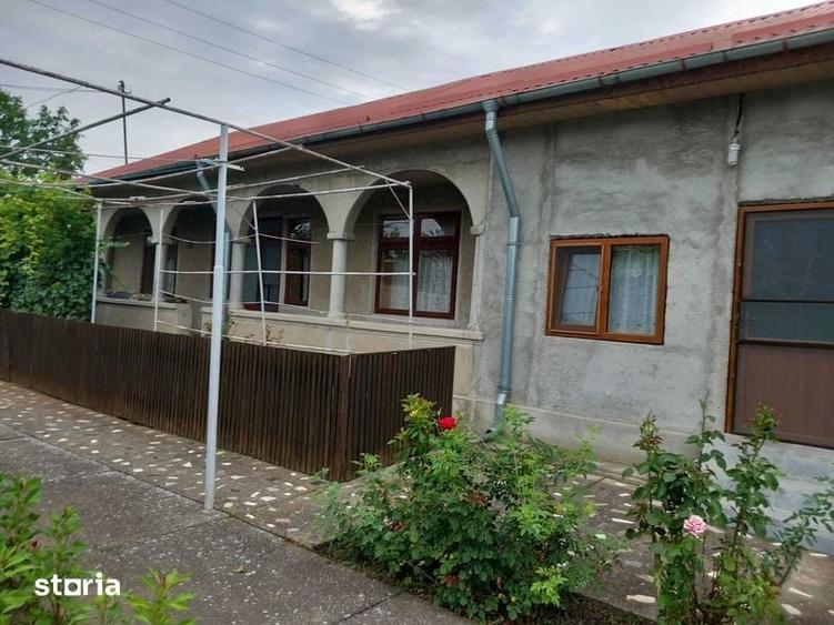 Casă cu 4 camere cu Teren 162 Mp în Ghizdaru