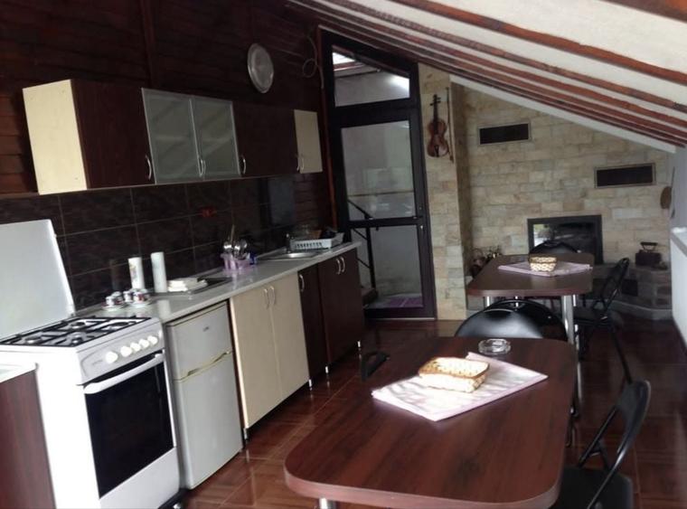 Casă cu 3 camere cu Teren 400 Mp în Bujoreni