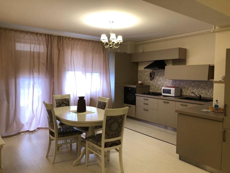 Apartament cu 3 camere decomandat, mobilat în Albert