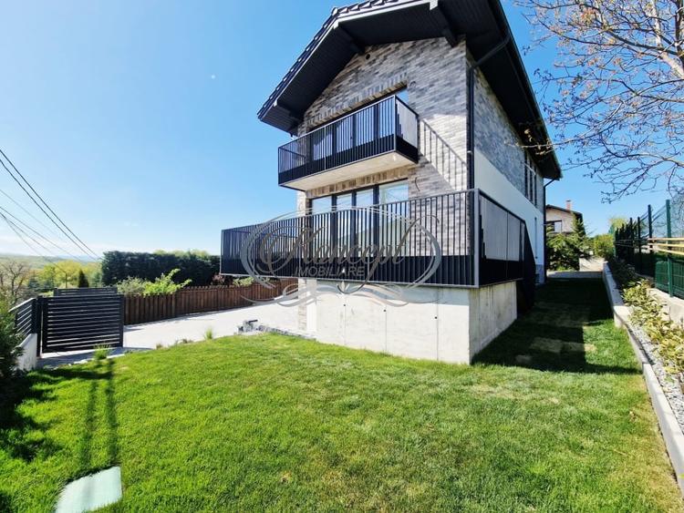 Casă individuală cu 5 camere cu Canalizare în Făget