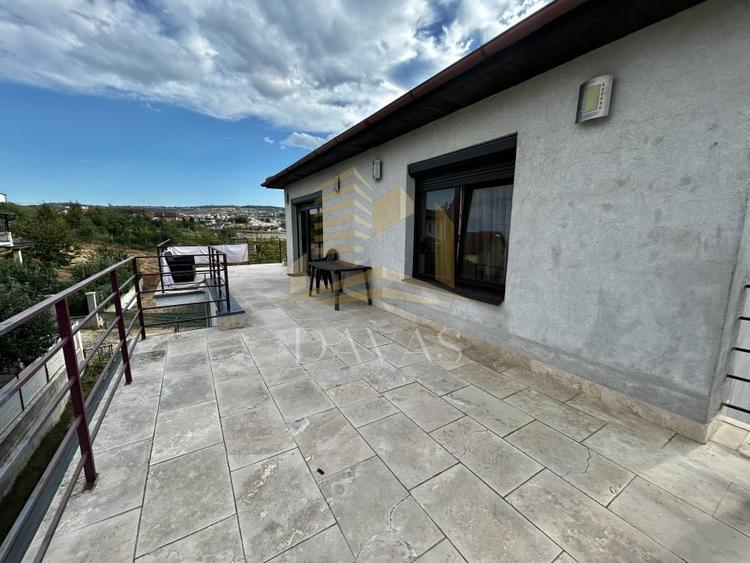 Penthouse cu 2 camere semidecomandat, mobilat în Zorilor