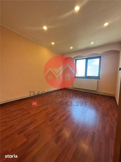 Apartament cu 3 camere decomandat în Vest