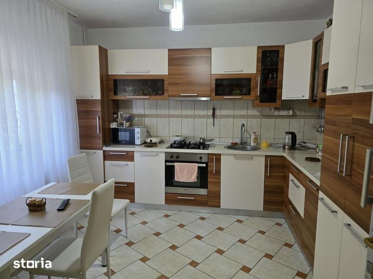 Casă cu 5 camere cu Teren 310 Mp în Sălăjan