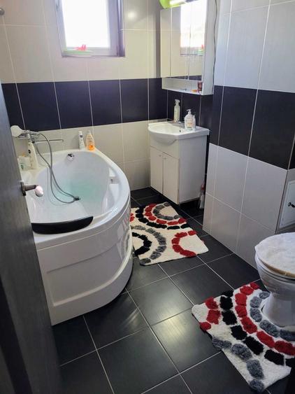 Apartament cu 3 camere decomandat în Apărătorii Patriei