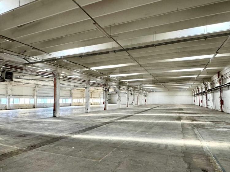 Spațiu industrial, de 2,927 mp, în Industrială