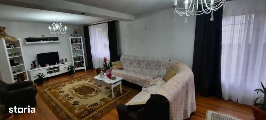 Casă cu 4 camere cu Teren 500 Mp în Curtești