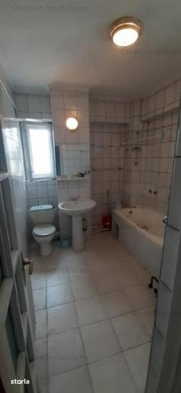 Casă cu 7 camere cu Teren 169 Mp în Central