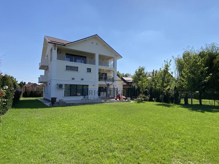 Casă individuală cu 6 camere cu Canalizare în Domnești