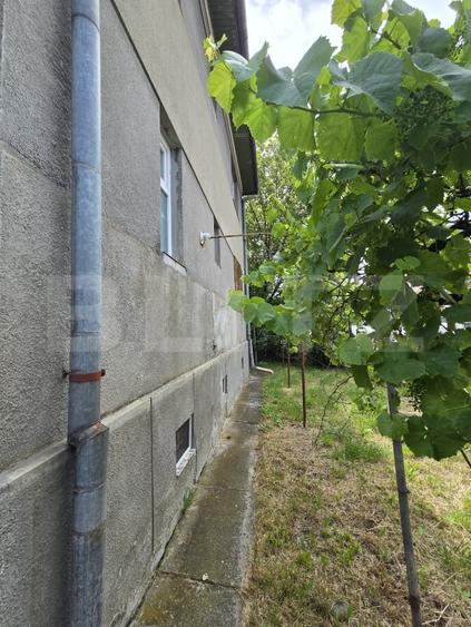 Casă individuală cu 6 camere cu Canalizare în Central