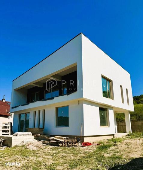 Casă cu 4 camere cu Teren 500 Mp în Corunca