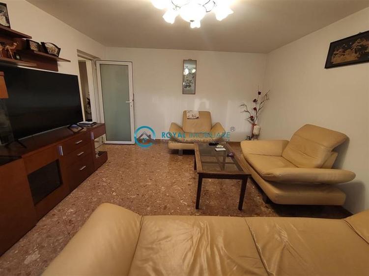Casă individuală cu 6 camere cu Teren 80 Mp în Central