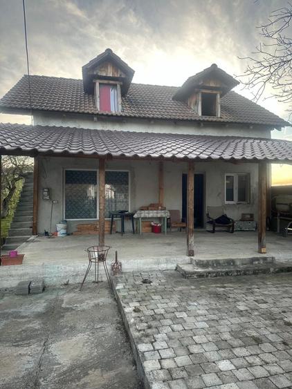 Casă cu 4 camere în Central