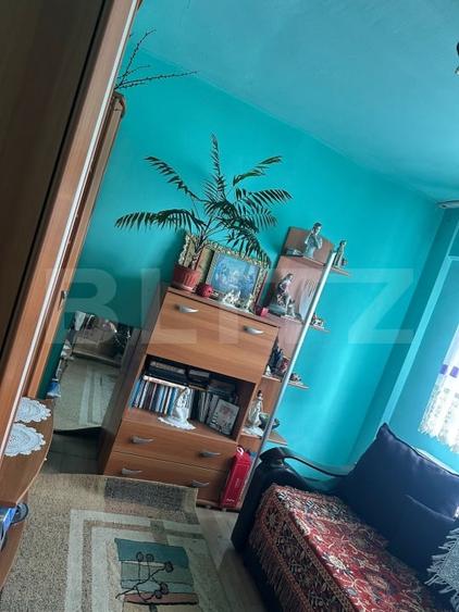 Apartament cu 3 camere decomandat, mobilat în Câmpeni