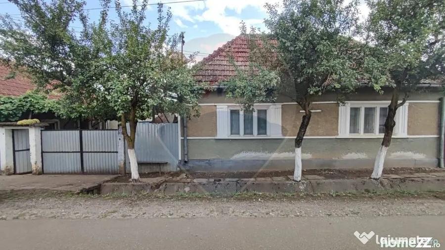 Casă cu 4 camere cu Teren 1710 Mp în Fonău