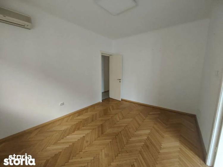 Apartament cu 5 camere semidecomandat în Primăverii