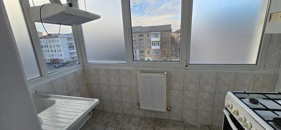 Apartament cu 3 camere decomandat în Micro 6