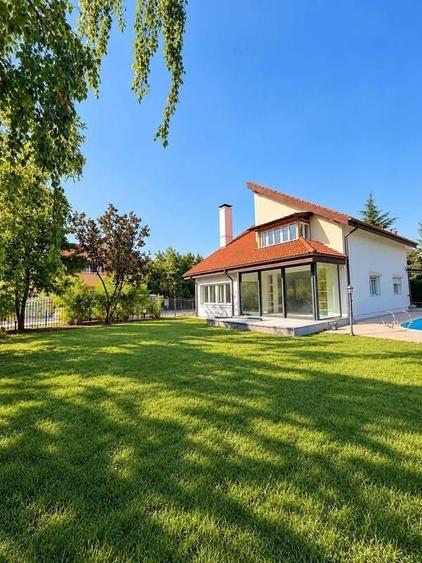 Casă cu 4 camere cu Teren 700 Mp în Central