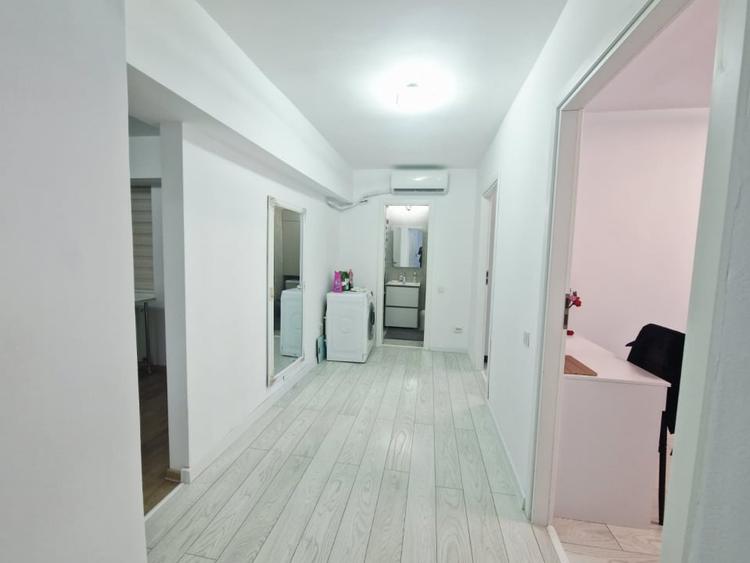 Apartament cu 3 camere decomandat în Obor