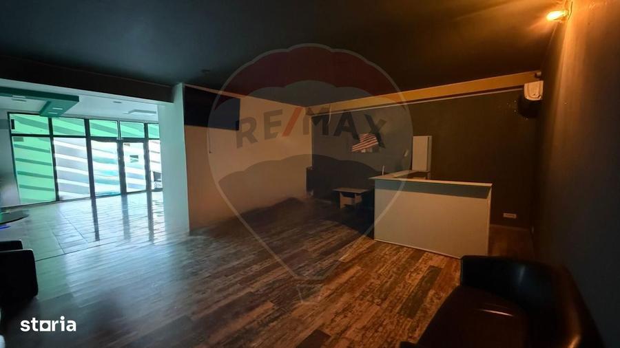 Spațiu comercial, de 130 mp, în Dobra