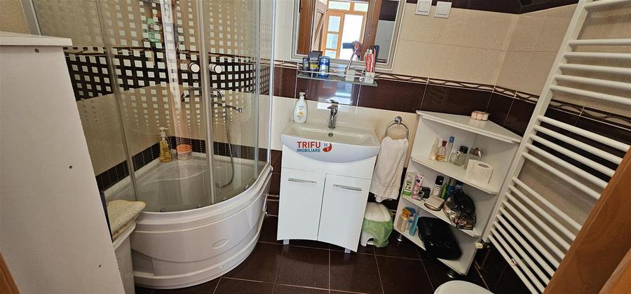 Casă individuală cu 7 camere cu Canalizare în Pianu de Sus