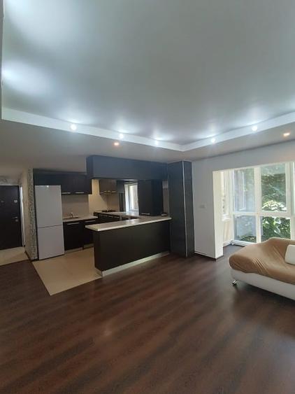 Apartament cu 3 camere decomandat, mobilat în Dorobanților