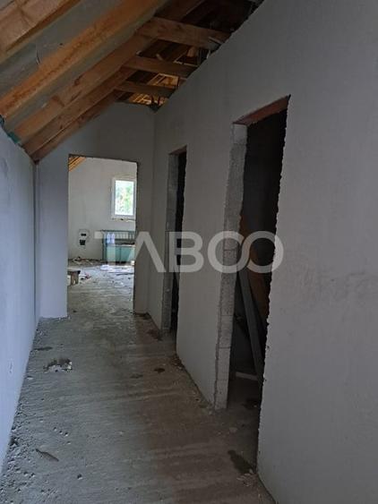 Casă individuală cu 5 camere cu Canalizare în Gușterița