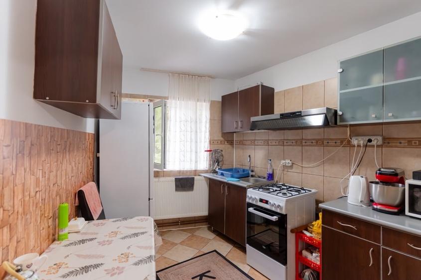 Casă individuală cu 5 camere cu Canalizare în Central