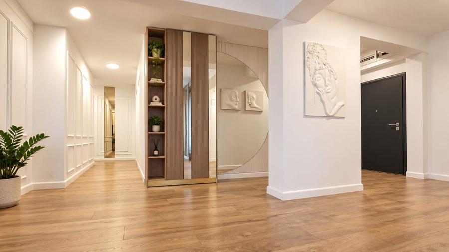 Apartament cu 4 camere decomandat în Central