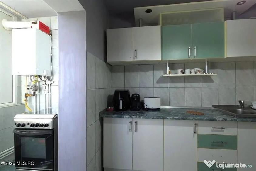 Apartament cu 2 camere decomandat în Far