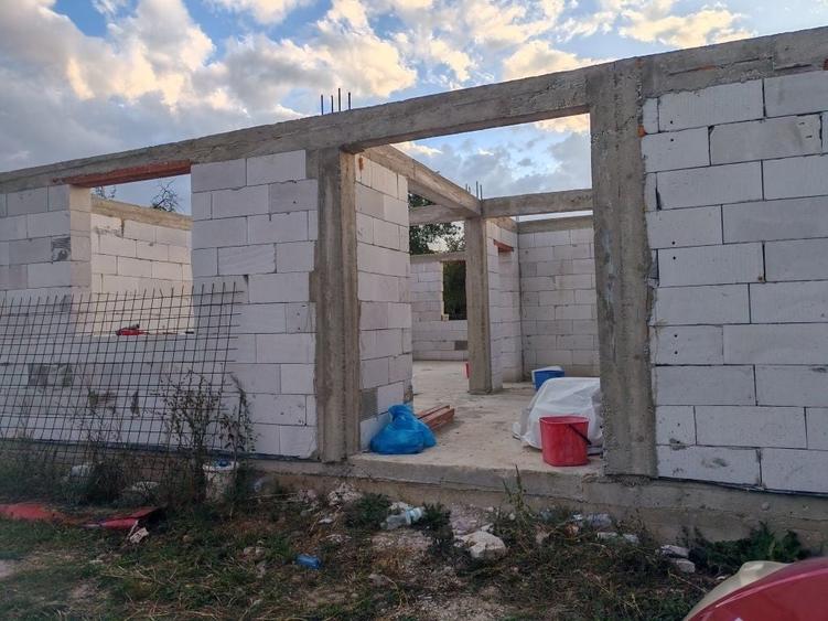 Teren cu casa in constructie - 4