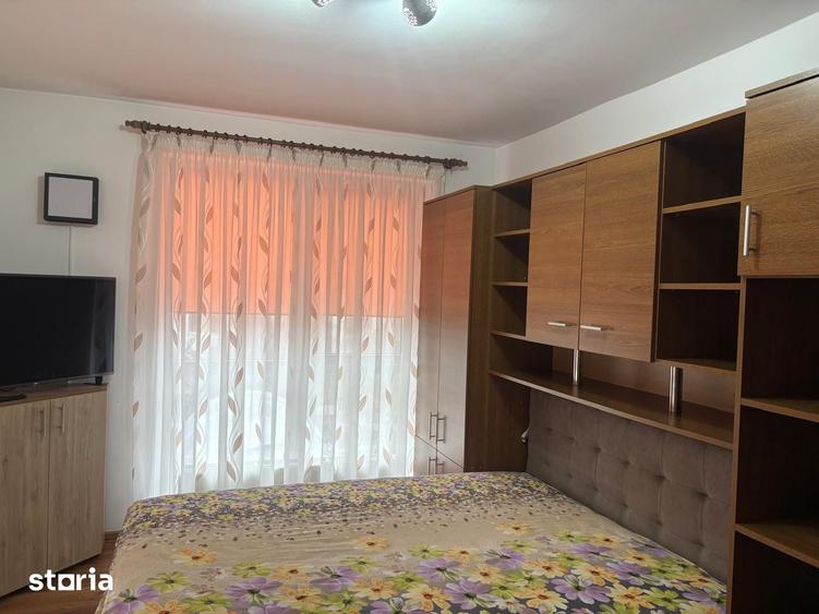 Apartament cu 2 camere decomandat în Tractorul